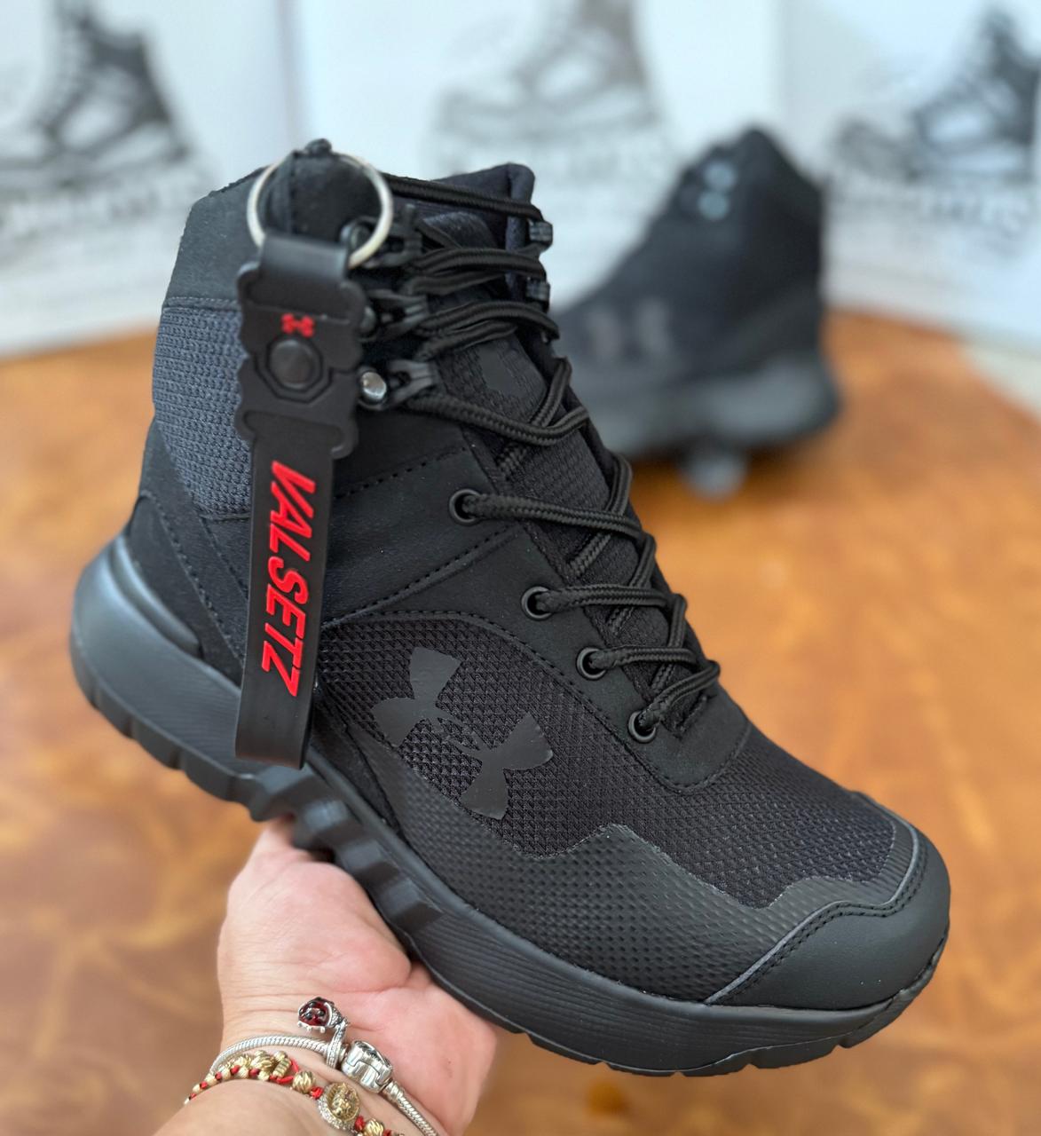 Bota Under Armour EVA1 Negro